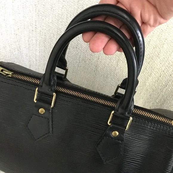 Authentic Louis Vuitton Epi black leather Speedy 25 bag - Picture 11 of 15